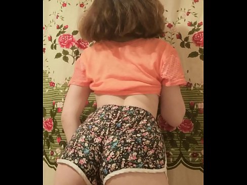 ❤️ 性感的年轻宝贝在镜头前脱下她的短裤 ❤️❌ Beautiful porn