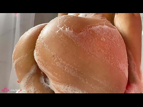 ❤️ 布鲁内特在淋浴时用振动器自慰阴部达到强烈的高潮 ❤️❌ Beautiful porn